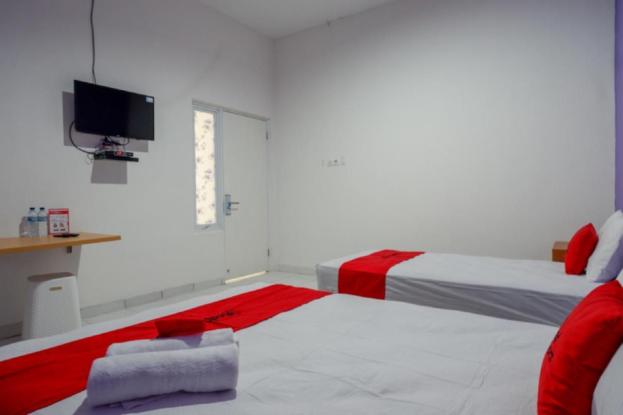 Hotel RedDoorz near Alun Alun Kaliwungu Kendal Brangsong Zewnętrze zdjęcie