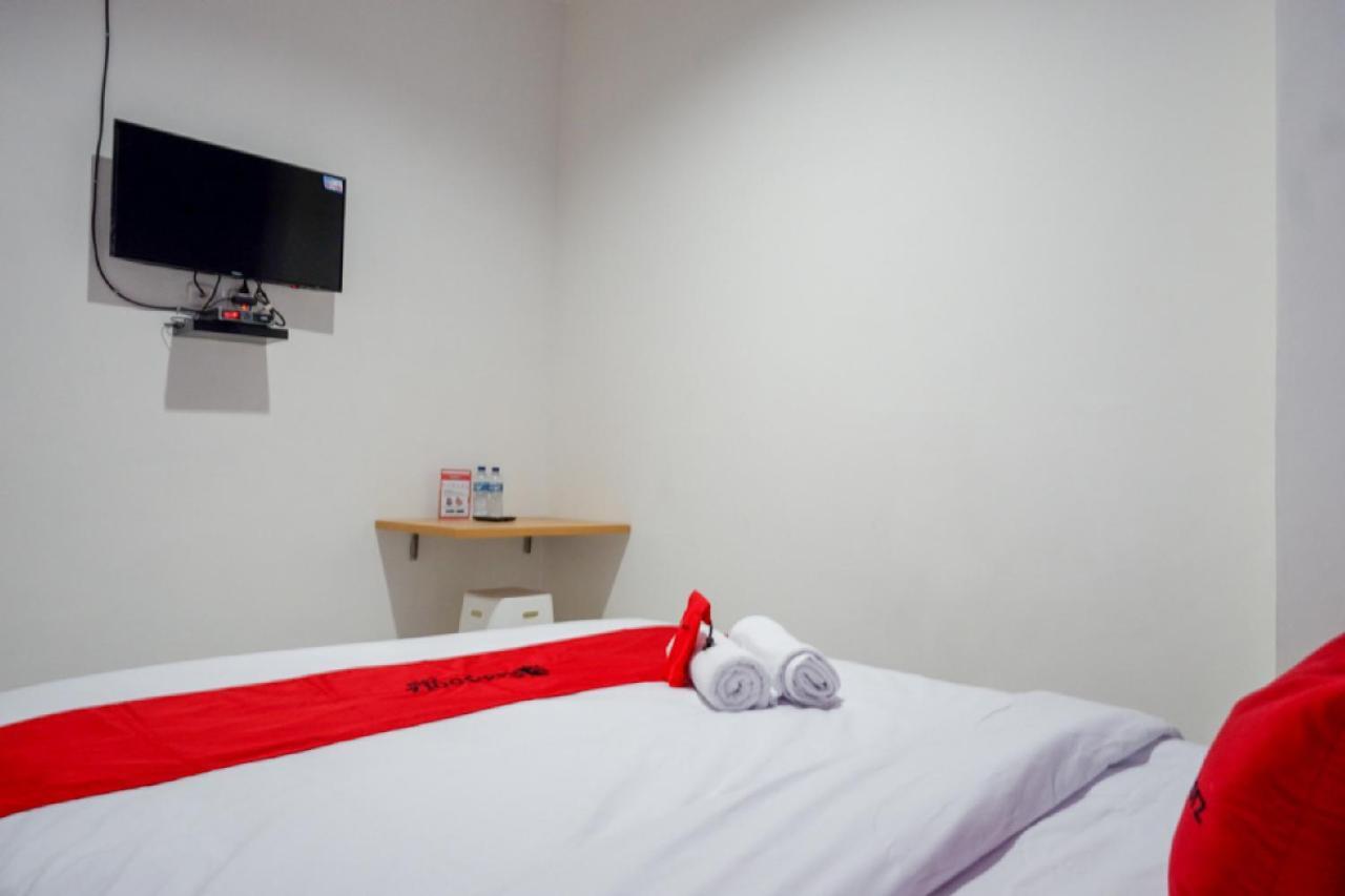 Hotel RedDoorz near Alun Alun Kaliwungu Kendal Brangsong Zewnętrze zdjęcie