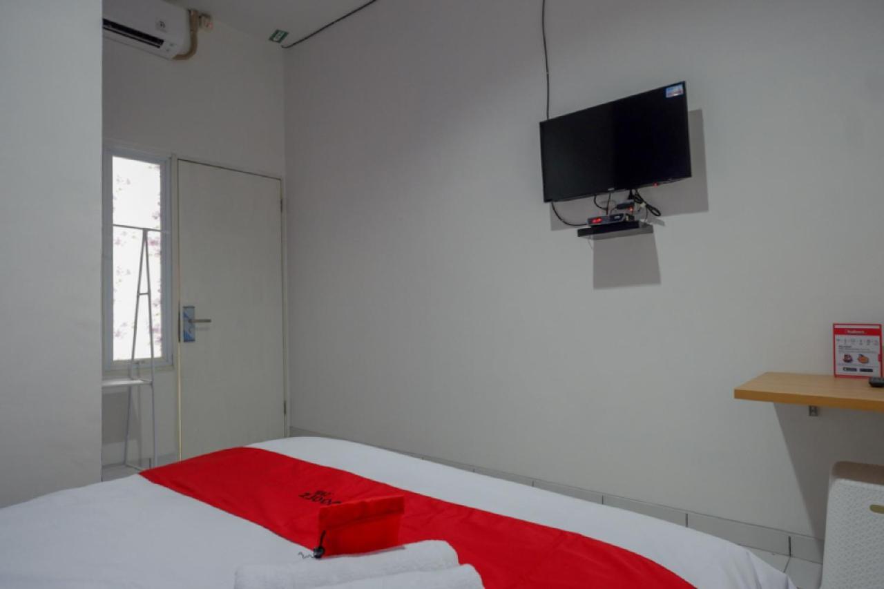 Hotel RedDoorz near Alun Alun Kaliwungu Kendal Brangsong Zewnętrze zdjęcie